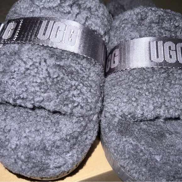 UGG Fluffita - Picture 8 of 11